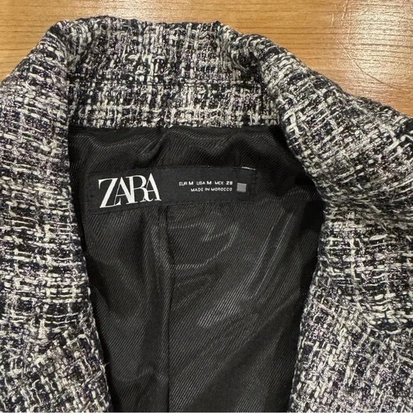 Zara Women's Elegant Black and Gray Blazer - Picture 3 of 6